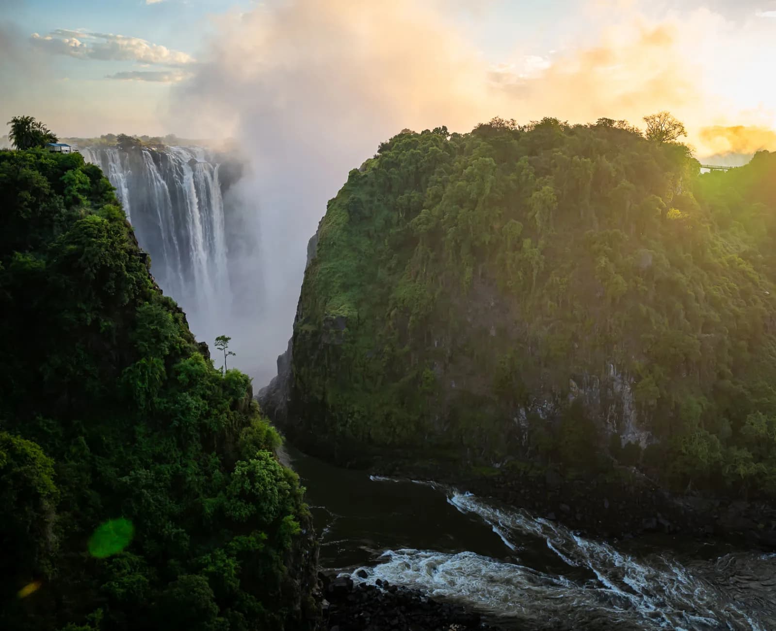 Victoria Falls at sunset — Mosi-oa-Tunya